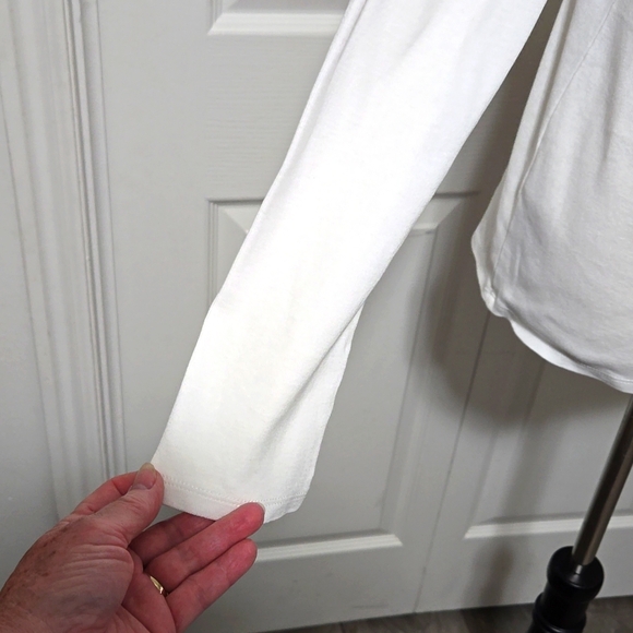 Tommy Hilfiger Women's White longsleeve. Size L. EUC - Picture 4 of 8